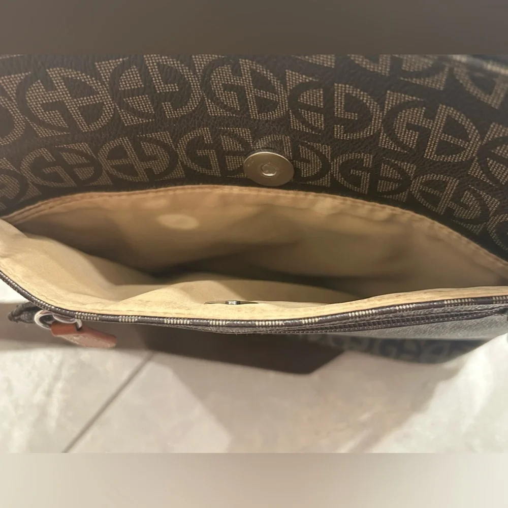 EUC Giani Bernini Block Signature Crossbody - Picture 14 of 16